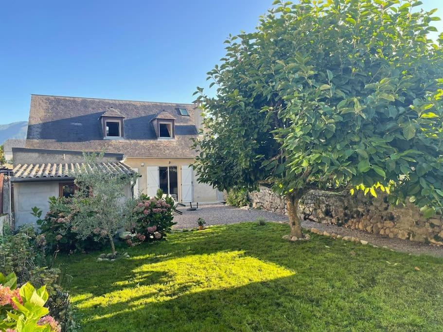 La Maison Lacalle 8 Personnes Holiday home Saint-Savin (Hautes-Pyrenees)